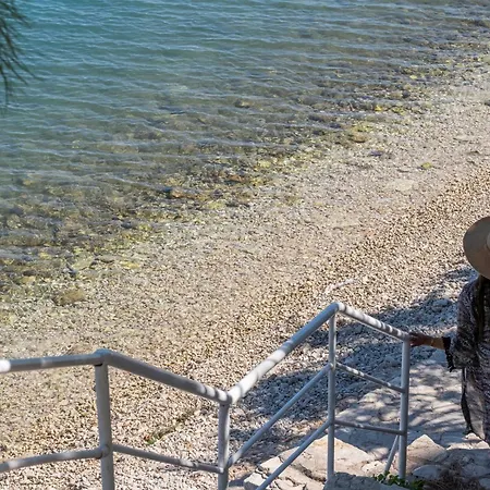 公寓 Luxurioeses Mit Einem Schlafzimmer Direkt Am Wasser, Meerblick Kivérion