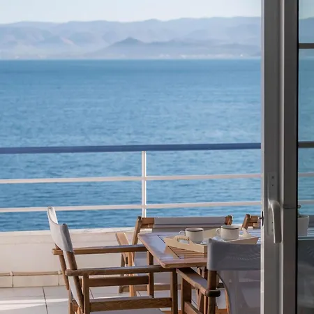 Luxurioeses Mit Einem Schlafzimmer Direkt Am Wasser, Meerblick 公寓 Kivérion