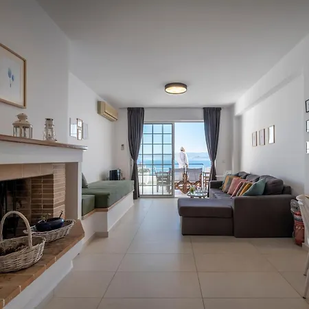 Luxurioeses Mit Einem Schlafzimmer Direkt Am Wasser, Meerblick Kivérion