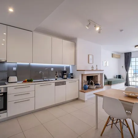 Appartement Luxurioeses Mit Einem Schlafzimmer Direkt Am Wasser, Meerblick Kivérion