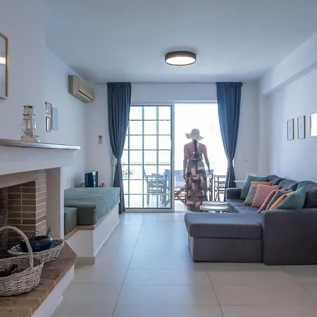 Appartement Luxurioeses Mit Einem Schlafzimmer Direkt Am Wasser, Meerblick Kivérion